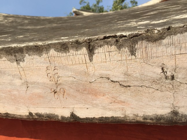 When the shadow falls across one of these lines it depicts the hour of the day.